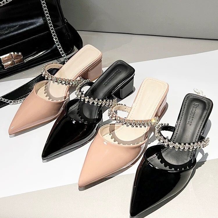 French-Style Pointed-Toe Shoes, Stylish and Elegant for Spring and Summer, Fashionable Rhinestone New Models, Comfortable Closed-Toe Slippers French-Style Pointed-Toe Shoes, Stylish and Elegant for Spring and Summer, Fashionable Rhinestone New Models, Comfortable Closed-Toe Slippers