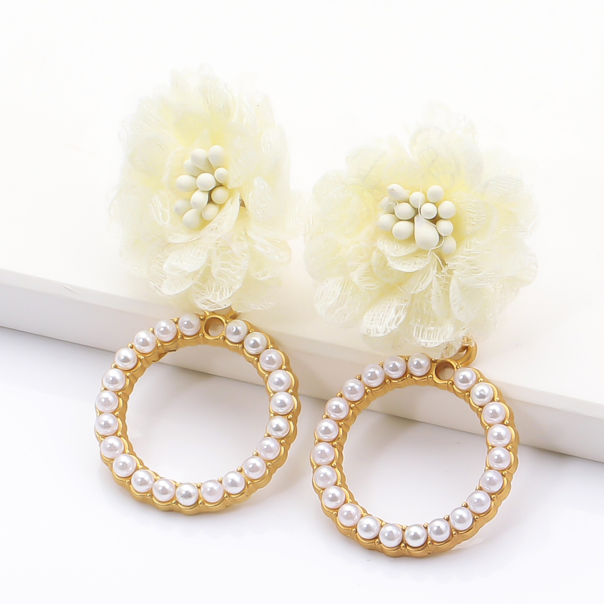 Fashion Geometric Circle Inlaid Pearl Flower Earrings display picture 7