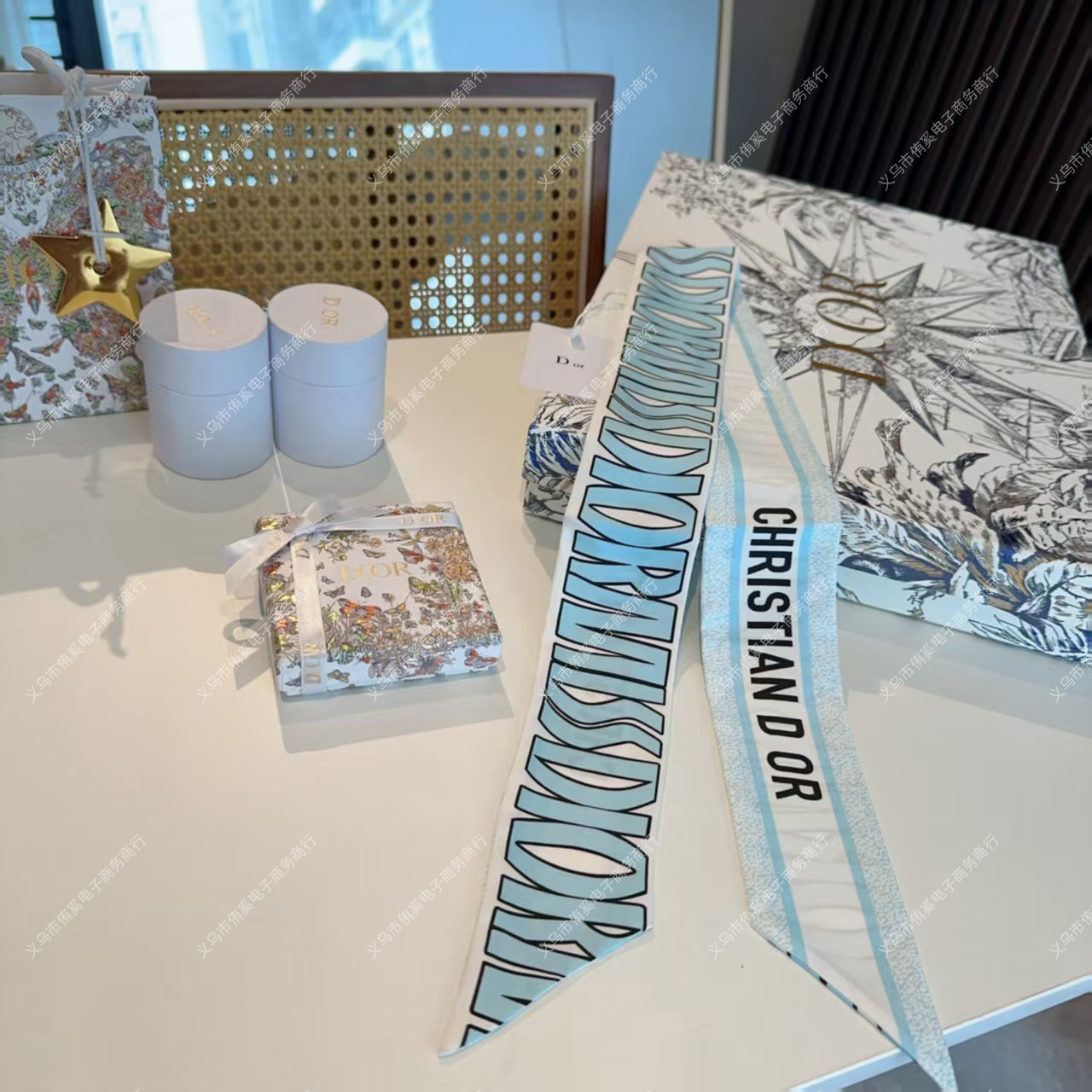 D's vertical letters - light blue / 8*120CM