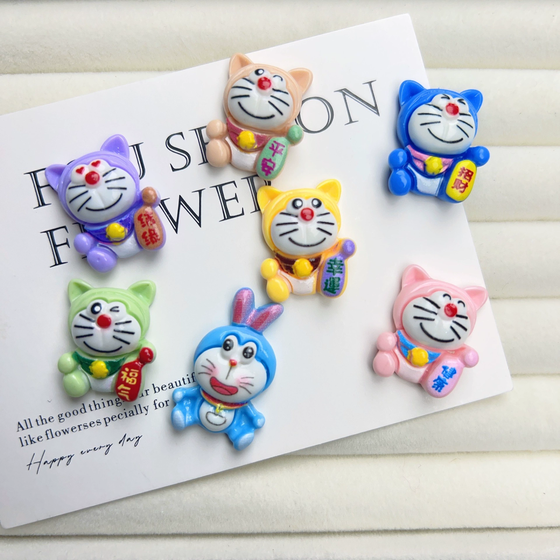 Милый счастливый кошачий кулон для машины, крючок для ушей, аксессуары из смолы, оптовая продажа чехлов для телефонов, материал для DIY обуви с отверстиями.