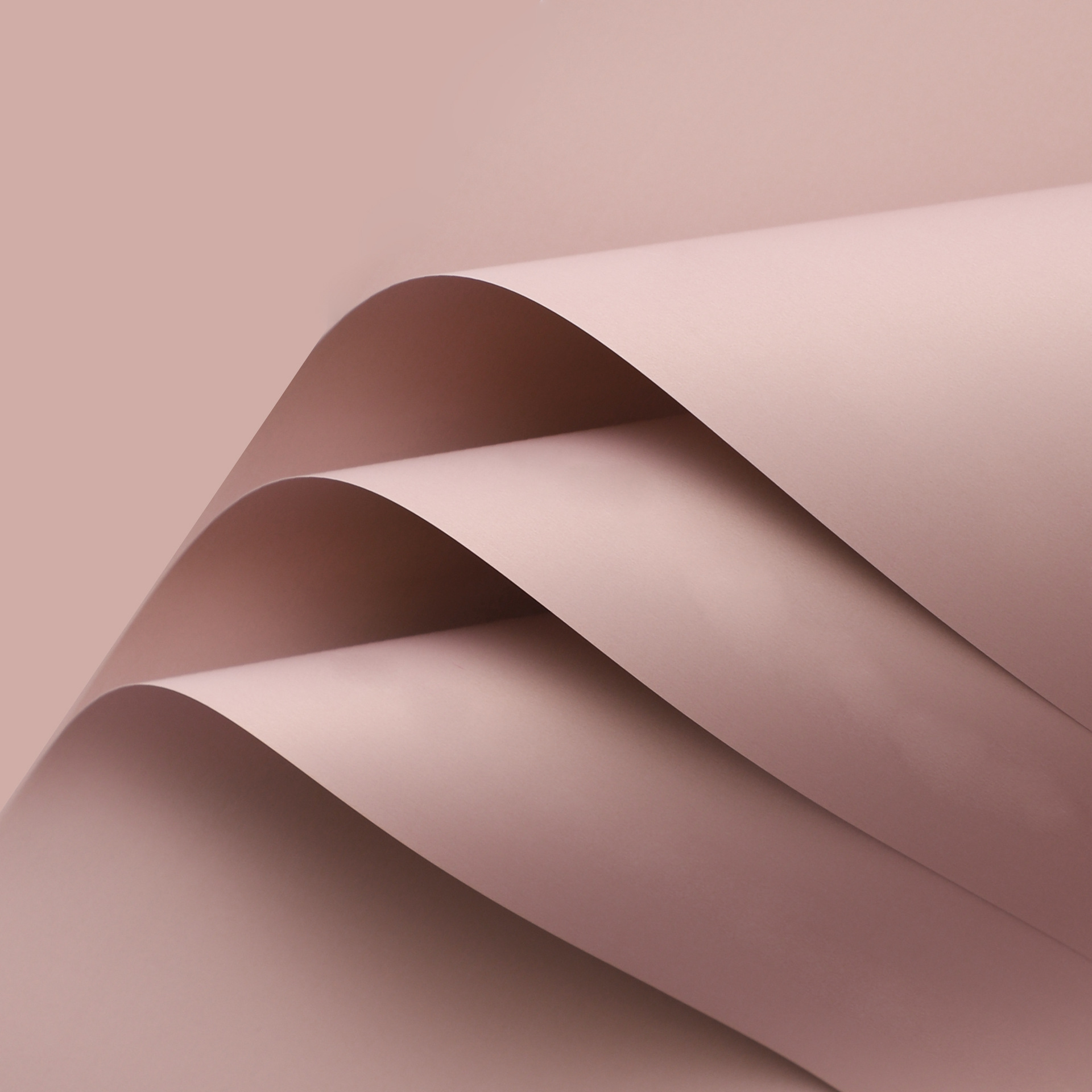 Papel de moda flores materiales floristas pequeños paquetes de flores al por mayor papel de embalaje de película mate espesa en stock