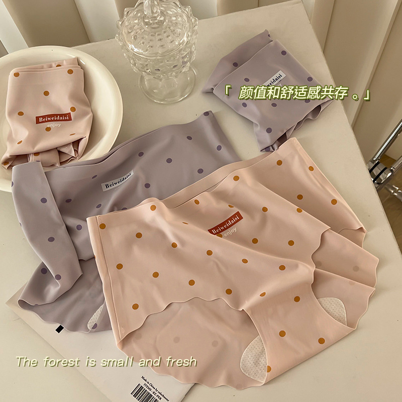 Cute Girl Ice Silk Seamless Underwear Women's Milk Leather Pants Polka Dot One-Piece Pure Cotton Crotch Mid-Waist Seamless Briefs