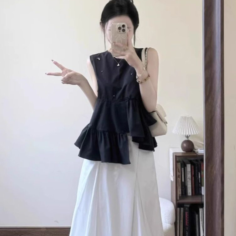 New Styles for Spring and Summer: Irregular Ruffled Sleeveless Shirts, Versatile Flower-Bud Tops, Black Cute and Playful Styles New Styles for Spring and Summer: Irregular Ruffled Sleeveless Shirts, Versatile Flower-Bud Tops, Black Cute and Playful Styles