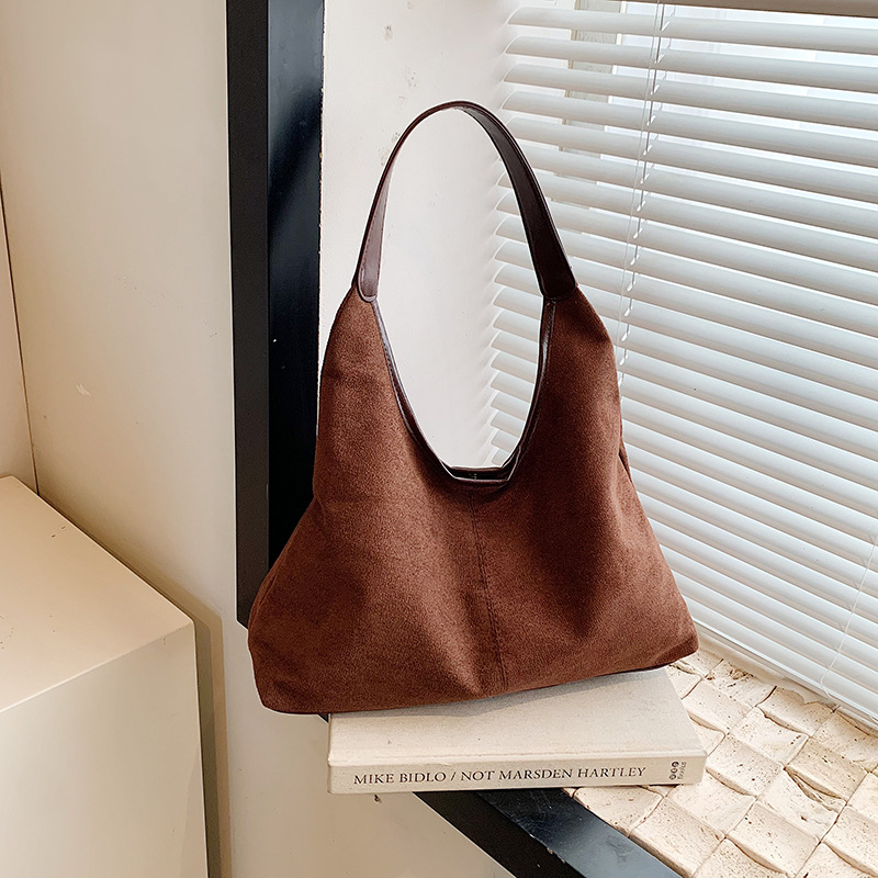 Popular bolso tote de gran capacidad mate para mujer 2024 otoño e invierno nuevo bolso de hombro simple de cercanías bolso tote de moda