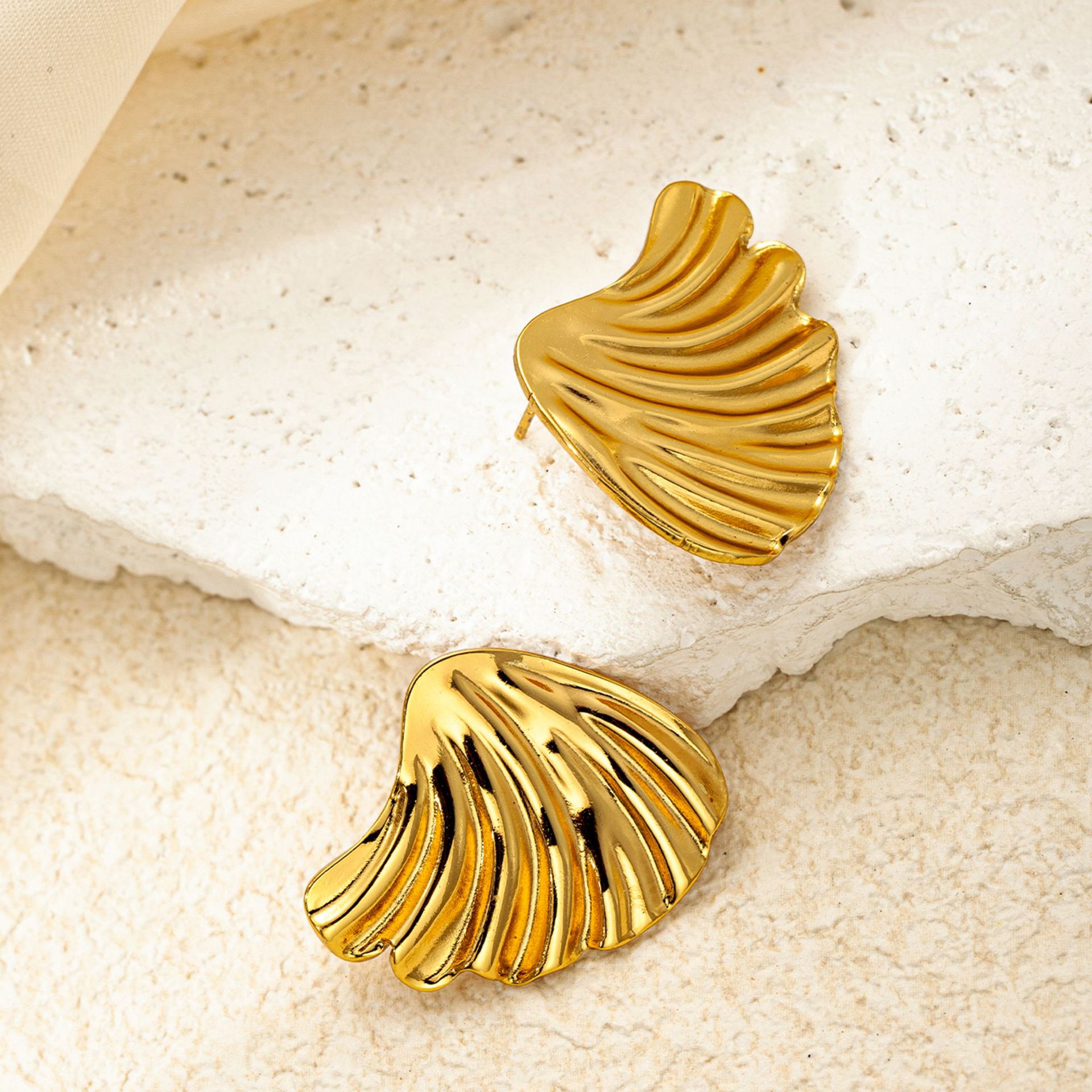 12g Weight 0.03µm Gold Plating Thickness Electroplated Gold Plating Process 201 Stainless Steel Ear Needle Material Golden Plated Plating Material Stone-Free Inlay Material Ear Studs Classification 1 Pair Quantity Casual Occasion 201 Stainless Steel Material Heart Shape Pattern Women's Gender Simple Style Style Plating Craft 1 Pair Simple Style Heart Shape Plating Titanium Steel Ear Studs 3