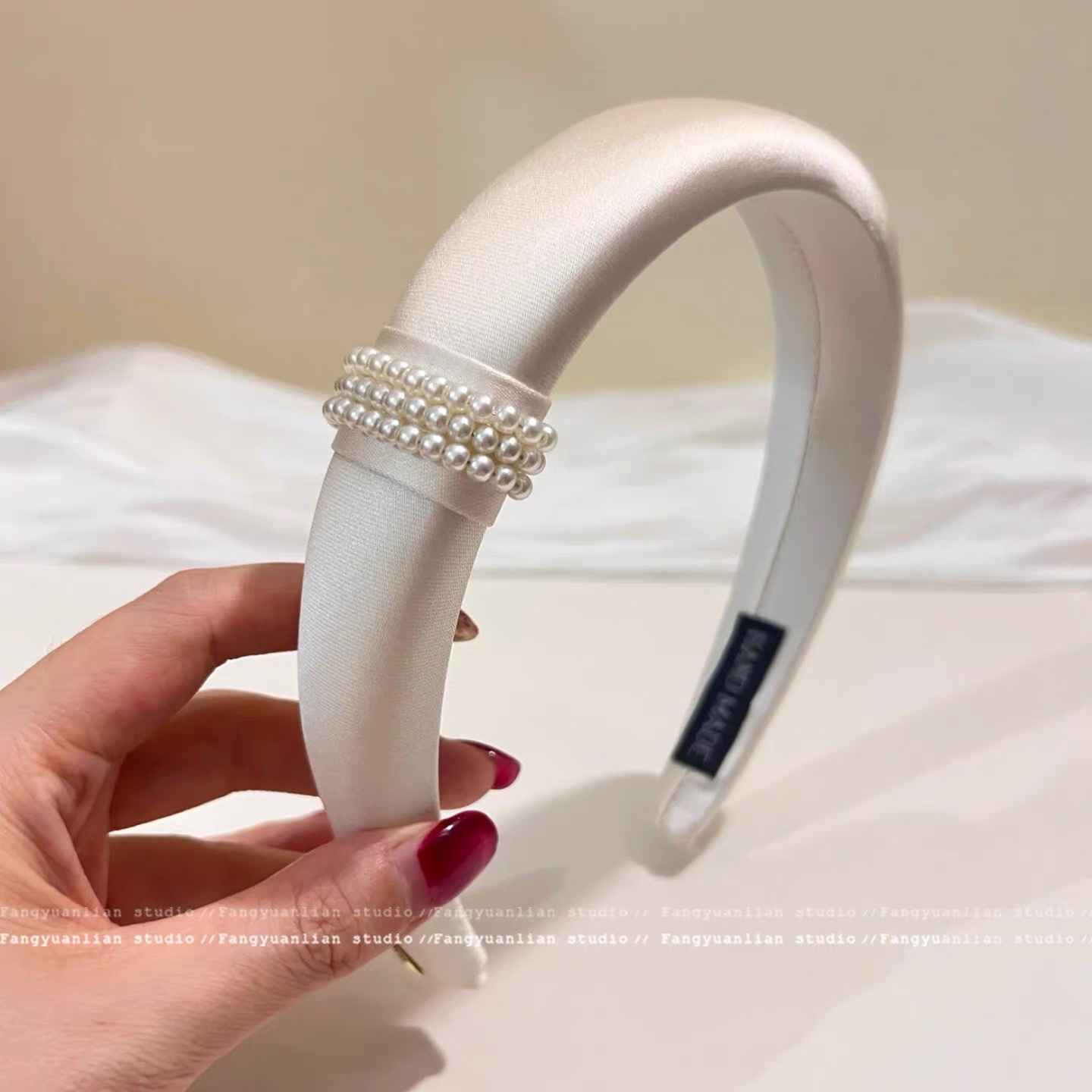 # 30 white pearl wide-brimmed headband