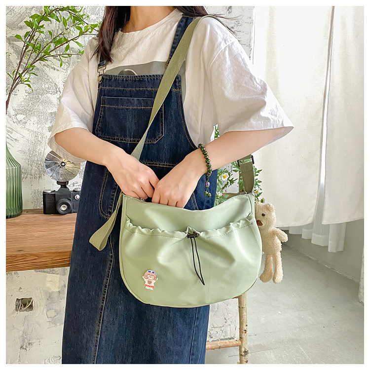 The new 2022 Little Bear canvas small bag for women is simple and versatile. The student dumpling bag is a trendy casual single-shoulder crossbody bag undefined