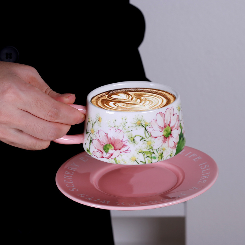 Estilo fresco pintado a mano pequeña margarita tulipán juego de tazas y platillos de té de la tarde en casa de oficina francesa de alto valor