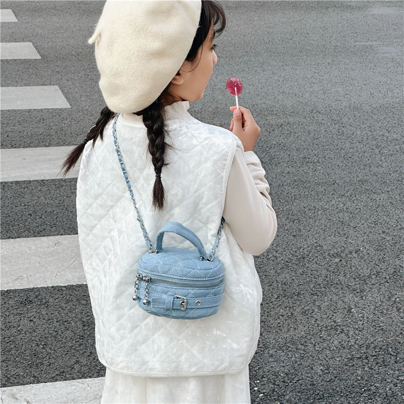 Bolso para niños femenino 2023 principios de otoño nuevo mini lápiz labial accesorios bolsa de mensajero entre padres e hijos pequeña fragancia bolsa de cadena de mezclilla