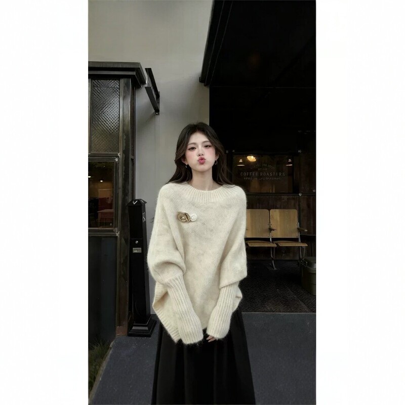 Lazy style, high-end, slimming batwing sleeve sweater for women, Korean-style loose and relaxed knit top for autumn and winter Lazy style, high-end, slimming batwing sleeve sweater for women, Korean-style loose and relaxed knit top for autumn and winter