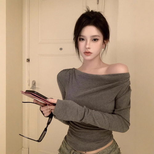 Hot girl one-shoulder German velvet long-sleeved T-shirt for women 2025 early autumn off-shoulder slim irregular short bottoming shirt top