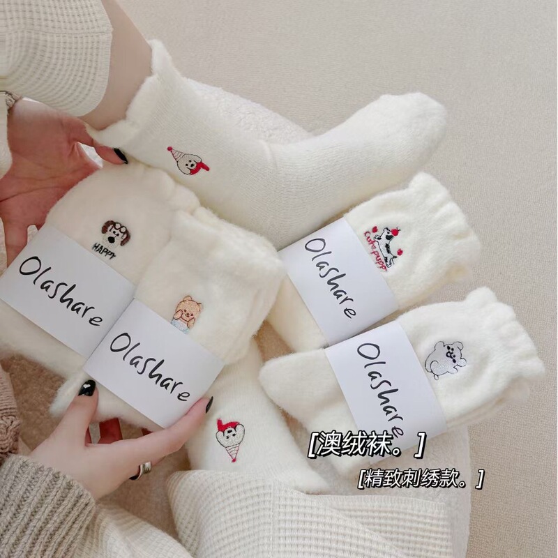 Australian velvet socks women's autumn and winter thickened warm cute embroidered butter bear socks women's sleep socks milk whirring tube socks