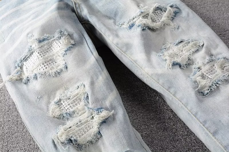 Herrenbekleidung 2024 Stretch-Jeans Herren Sommer dünne Lochstickerei Slim Fit helle Farbe vielseitige lange Hose_voghion.com