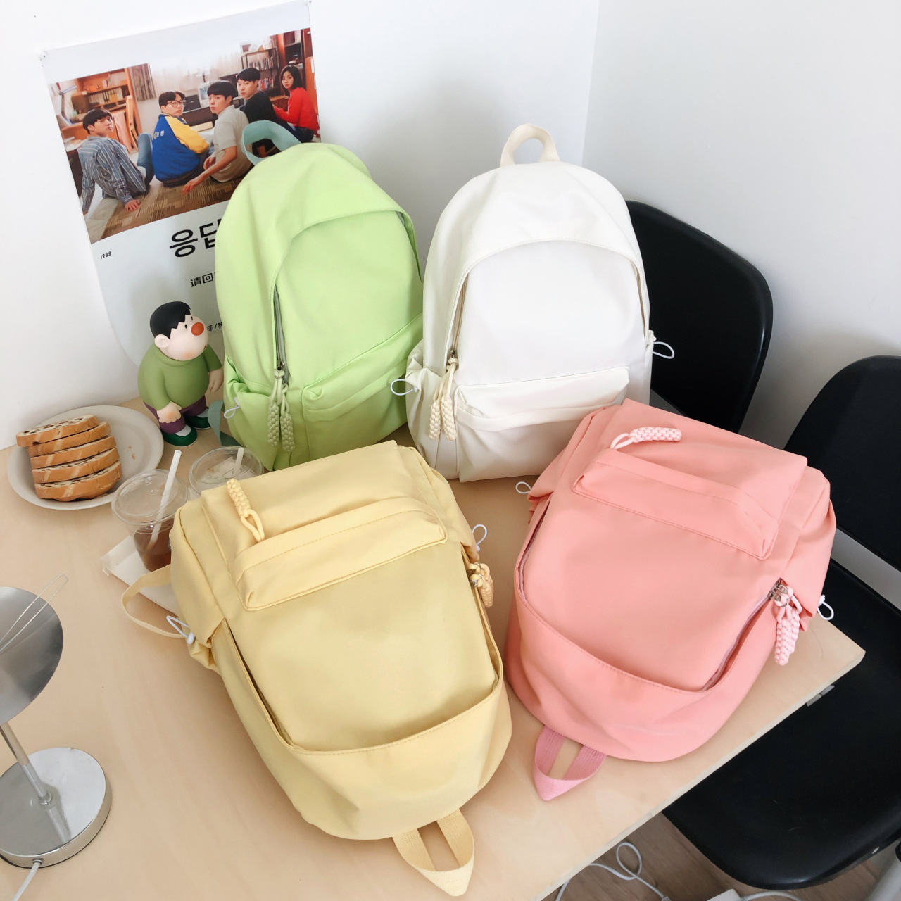 Al por mayor nueva pequeña mochila fresca color caramelo simple de gran capacidad mochila de estudiantes mochila de viaje de ocio