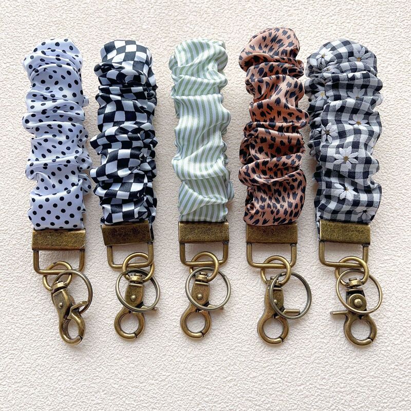 Cross-border Amazon new large intestine ring hand with key chain European and American multi-functional fabric elastic hair ring key chain Cross-border Amazon new large intestine ring hand with key chain European and American multi-functional fabric elastic hair ring key chain