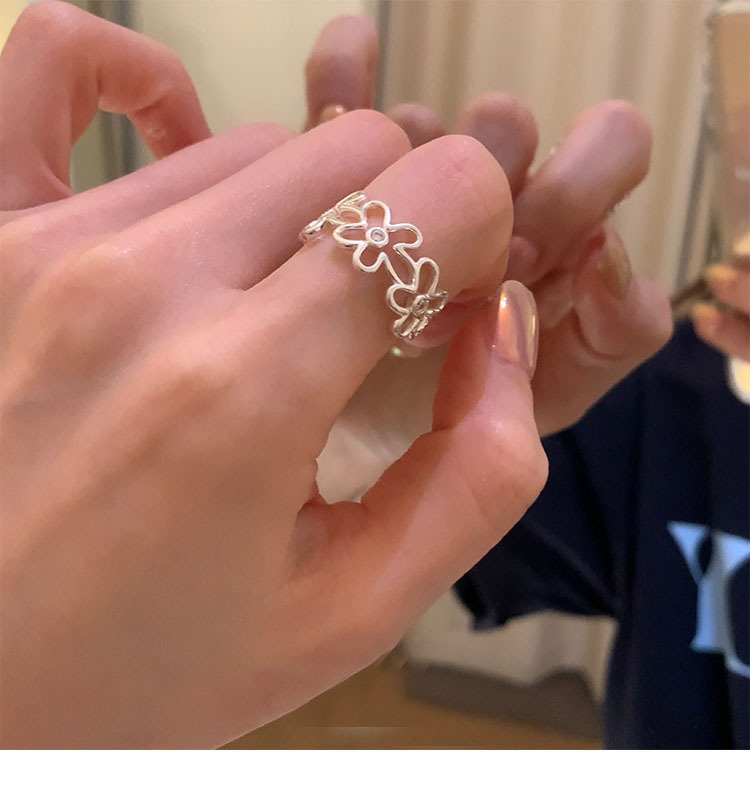 Minimalist Hollow Flower Ring For Women In Pure Silver Adjustable_voghion.com