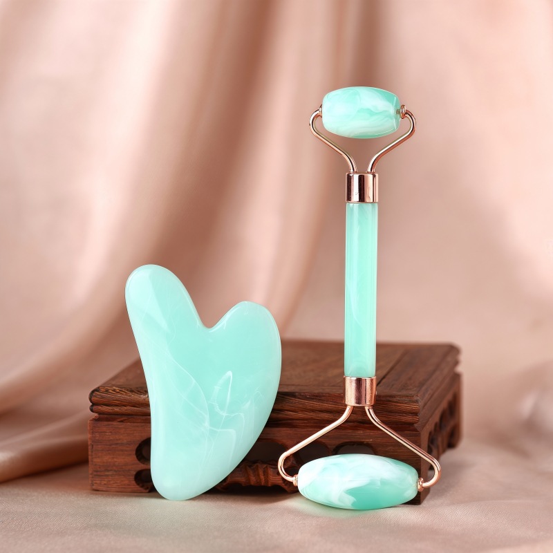 Rodillo facial de cristal en forma de corazón para masaje y lifting