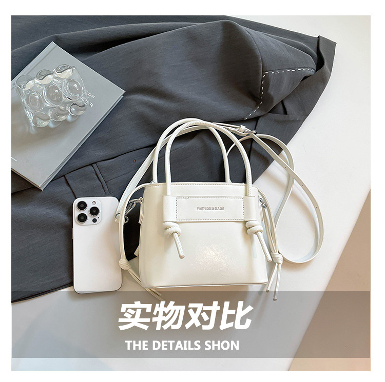 A new 2025 versatile, casual and simple large-capacity handbag for commuting, a lightweight solid color crossbody bag for women in summer undefined