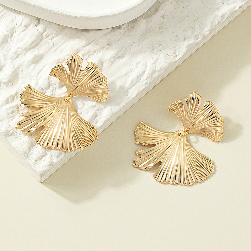 New Style Fashion Ginkgo Leaf Alloy Stud Earrings display picture 3