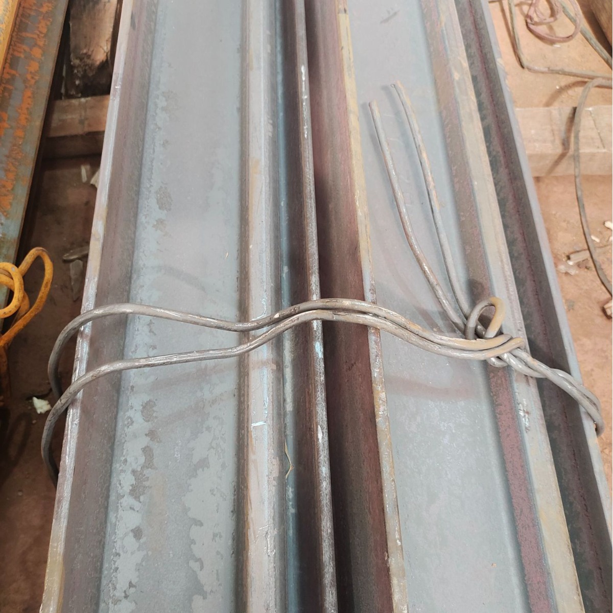 青岛地区钢轨，道轨，行车用钢轨及配件，大量现货