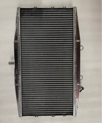 Factory direct sales of all-aluminum motorcycle radiator suitable for TRIUMPH ROCKET III 2300 04-16