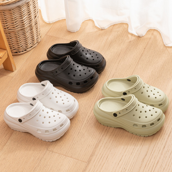 Summer Crocs-style slippers platform