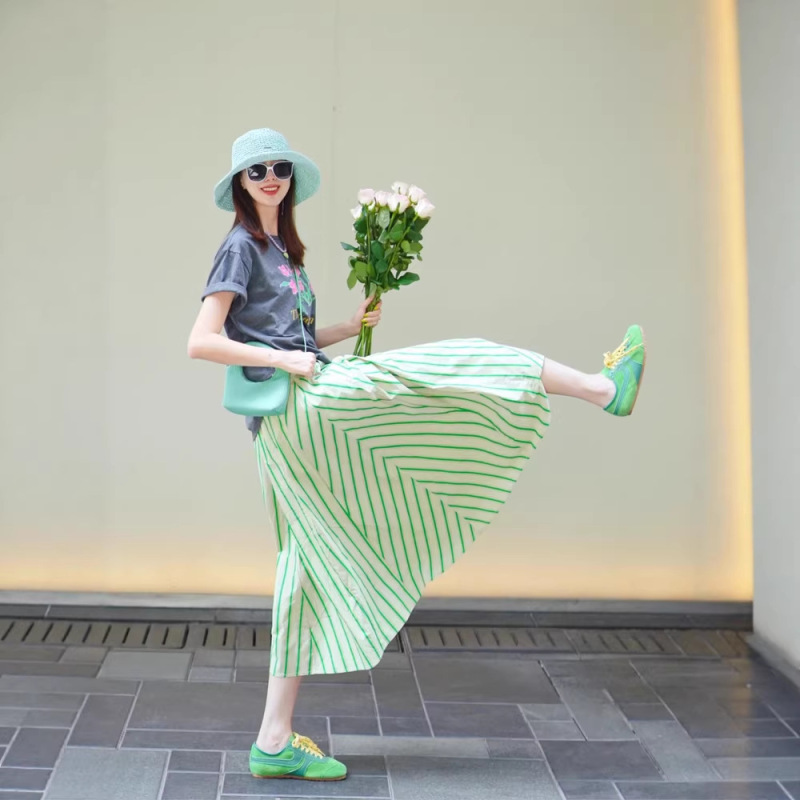 Korean-Style Vacation Style Striped Skirt for Women, New Summer Model, Elastic High-Waisted, Slimming, Hip-Covering A-Line Skirt, Green Long Skirt