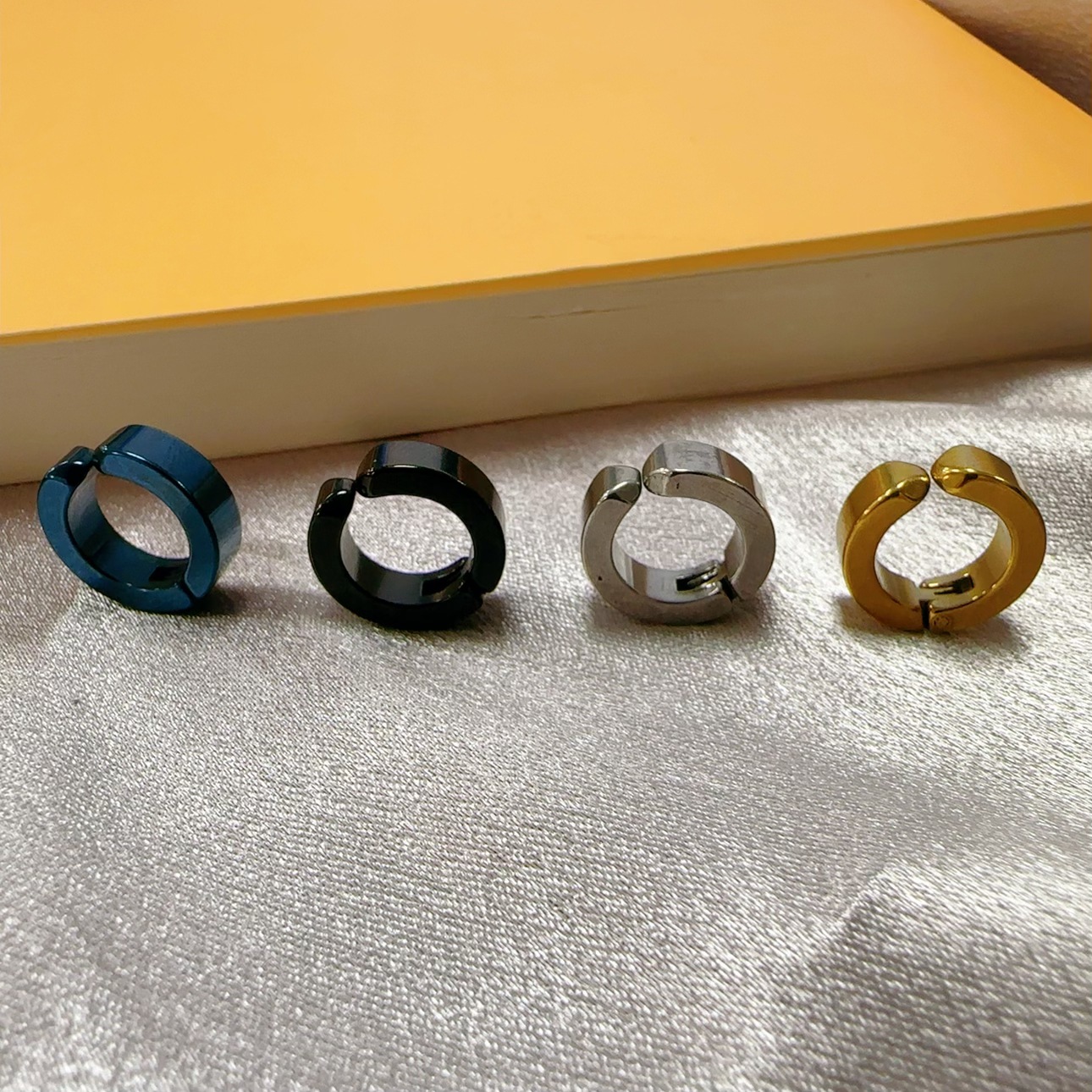 Moda coreana de acero de titanio no decoloración orejas sin agujeros de orejas para hombres orejas orejas mujeres pendientes transfronterizos europeos y estadounidenses orejas al por mayor