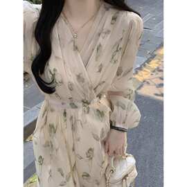 2025春秋新款法式茶歇仙女雪纺碎花连衣裙女气质减龄显瘦V领长裙