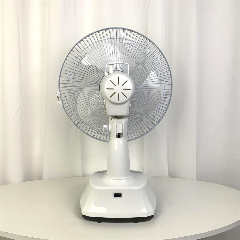 Oferta especial modelos explosivos de exportación 12 pulgadas con bombilla panel solar ventilador eléctrico recargable ventilador de mesa ventilador de emergencia