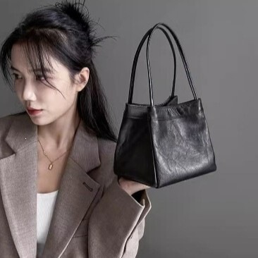 2025 Spring and Summer New Style Lunch Box Bag, Handbag, Small Square Bag, Vegetable Basket Bag, Foreign Trade Cross-Border Women's Bag, Silver Shiny Leather Bag
