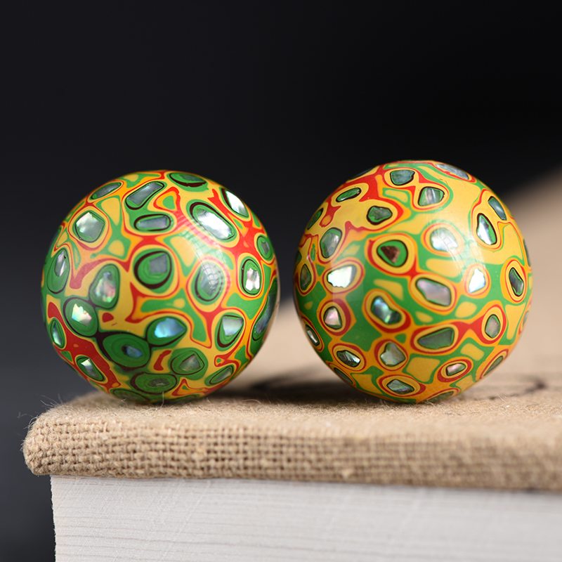2.0 Green and Yellow Mother-of-pearl Single