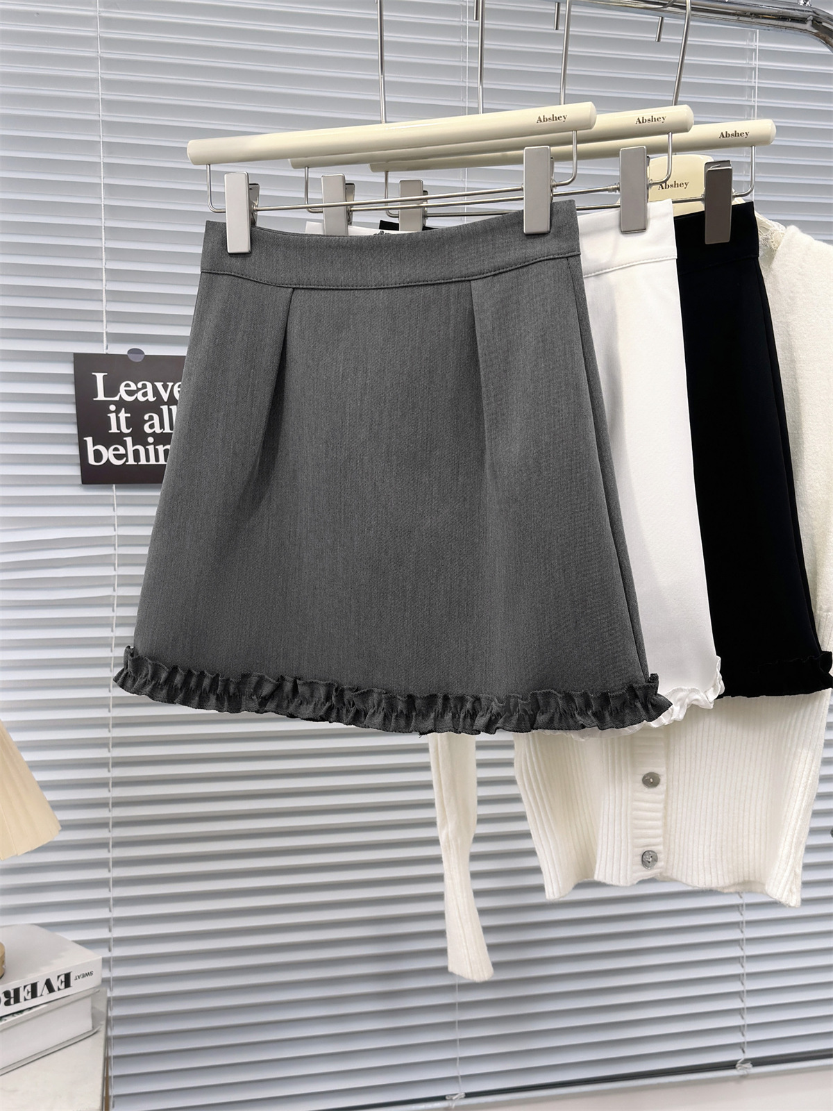 Design-sensual suit grey short skirt 2025 spring women's clothing new style college style pleated lace skirt 9303
