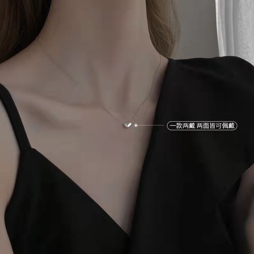 Japanese and Korean Style Double-Sided Small Heart Titanium Steel Necklace for Women, Light Luxury, Unique Design, High-End Charm Pendant Jewelry for Wholesale
