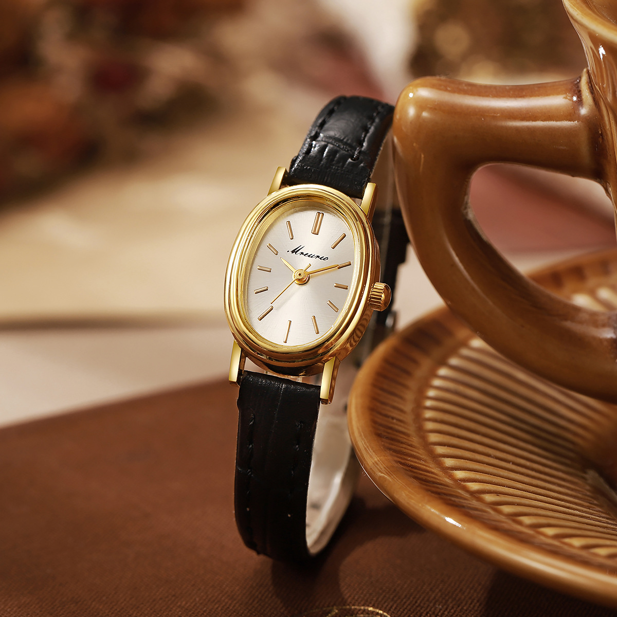 New Instagram Women's Fashionable High-Value Wristwatch Minimalist Niche Elegant Oval Quartz Egg-Shape Ladies Watch