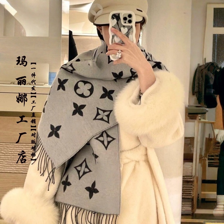 秋冬のウールのマフラーの女性の流蘇の古い花のアルファベットのマントの両面のカシミヤのバラの粉の黒色は首を囲んで保温します。|undefined