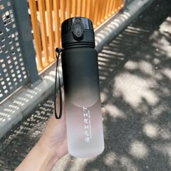 男性用スポーツウォーターカップ、高見え、大容量、グラデーションカラー、高温耐性フィットネスポータブルカップ、夏の学生ケトル