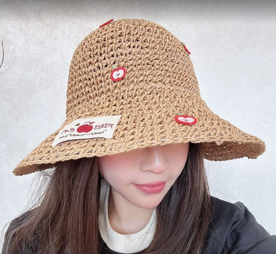 唐王 Apple Summer Beach Straw Hat - Solar-Powered Sun Protection, Adjustable Beige or Khaki