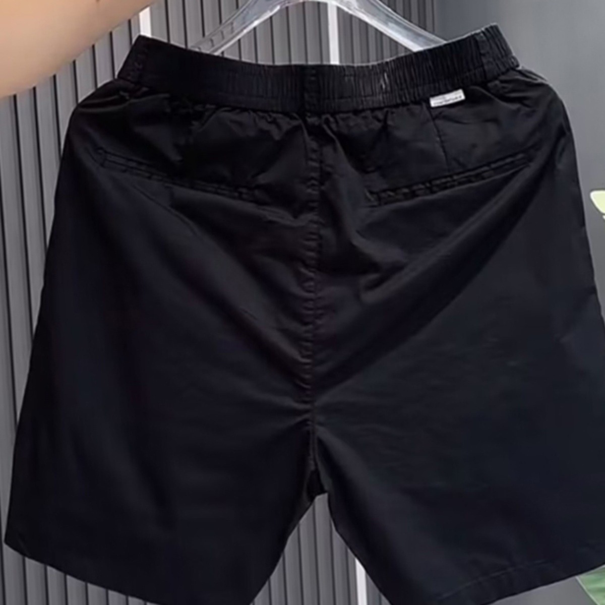 Pantalones cortos casuales negros puros para hombres, estilo fino de verano, tendencia, sentido de alta gama, deportes rectos, todo fósforo, pantalones de 5 puntos para hombres