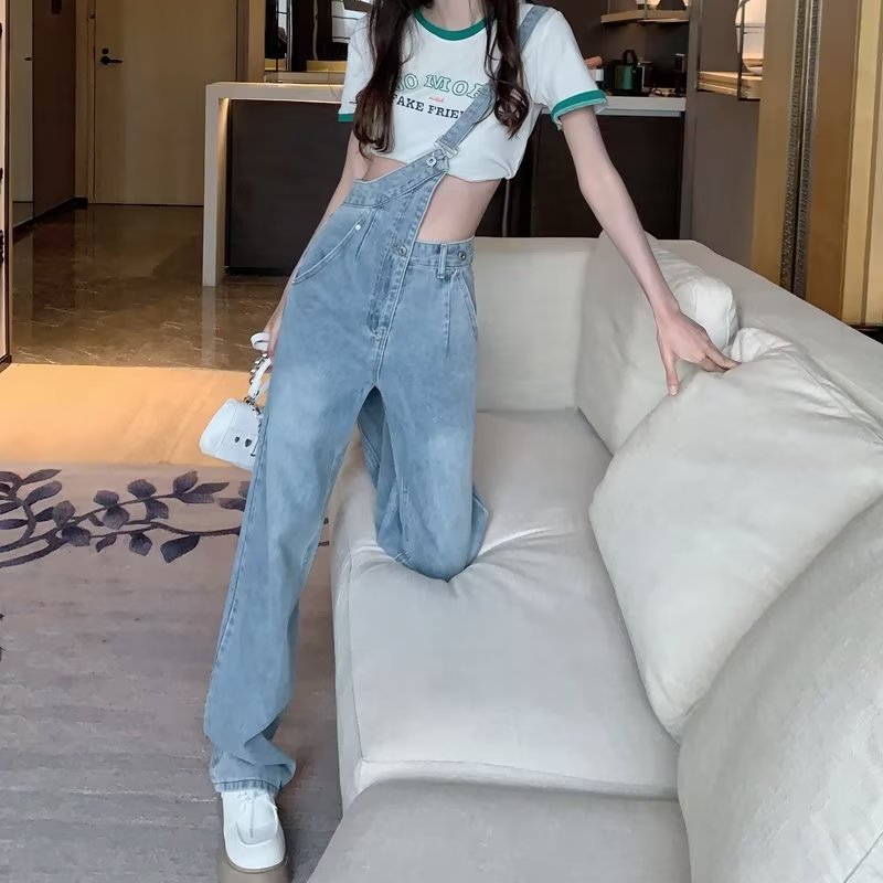 Irregular one-shoulder denim overalls, new summer style, trendy and versatile, high-waisted, straight-leg, slimming jumpsuit.