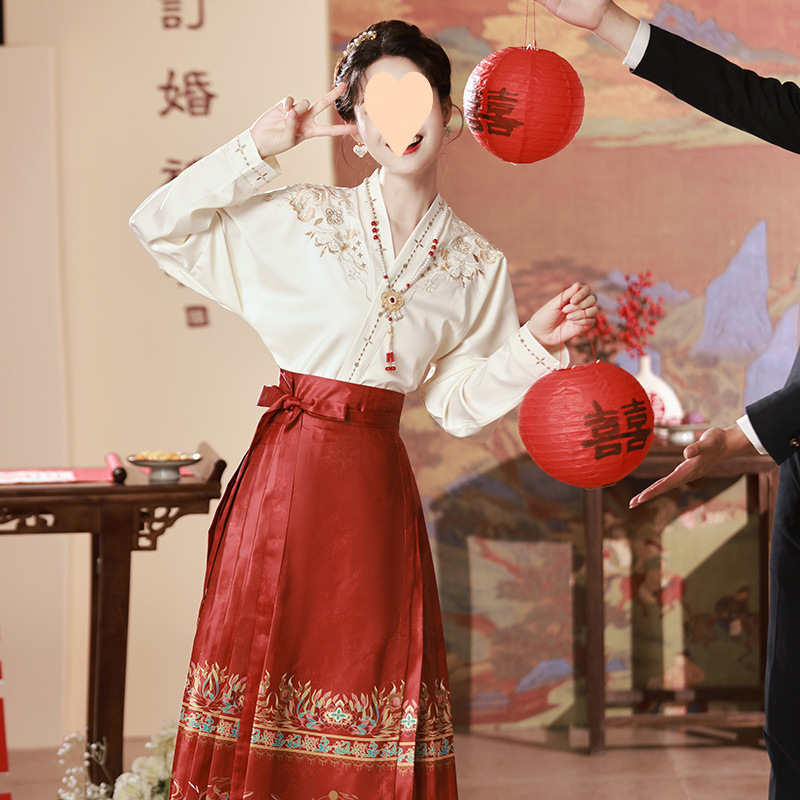 2024 New Chinese Style Chinese Style Hanfu suit Women's Full Set Toast Dress Gold and Red Improved Ming Style Horse-faced Skirt 2024 New Chinese Style Chinese Style Hanfu suit Women's Full Set Toast Dress Gold and Red Improved Ming Style Horse-faced Skirt