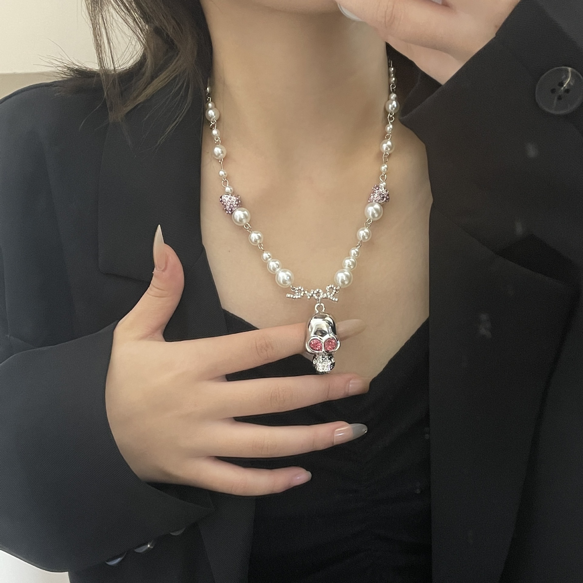 New niche skull pearl gemstone stainless steel pink diamond hip hop necklace wholesale