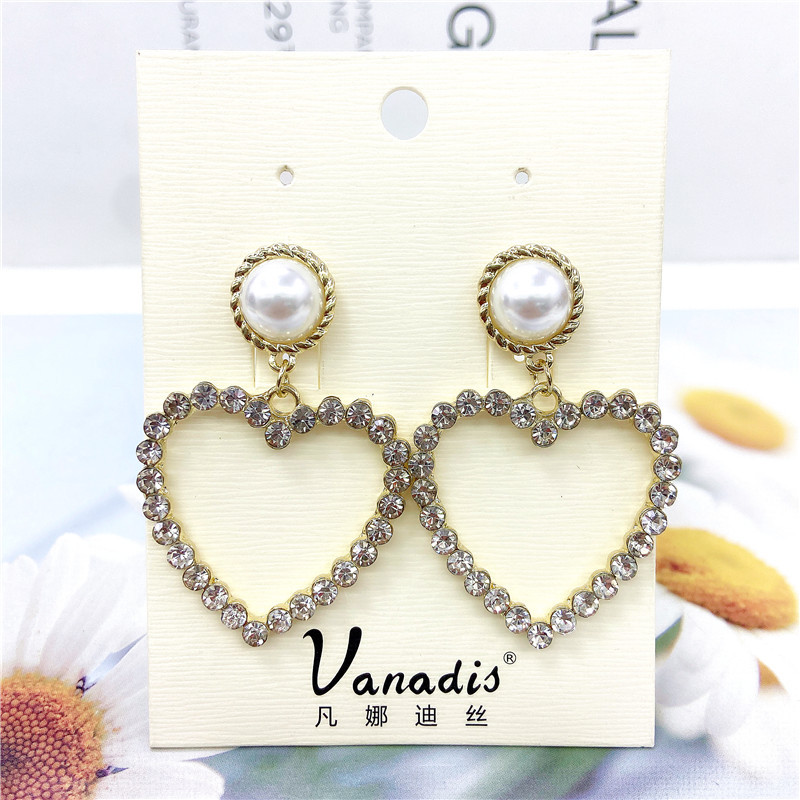 Love Pearl Fairy Temperament Retro French Trendy Niche Earrings display picture 5