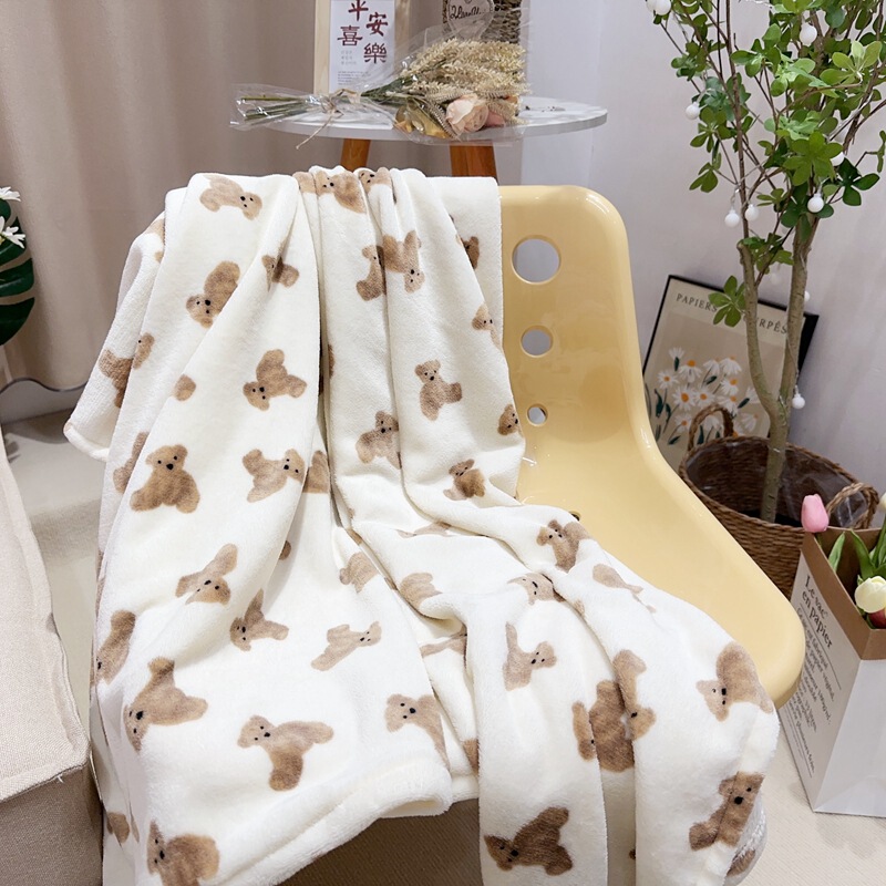 A variety of in stock pet bear cartoon blanket student blanket knee blanket air conditioning thermal blanket flannel blanket
