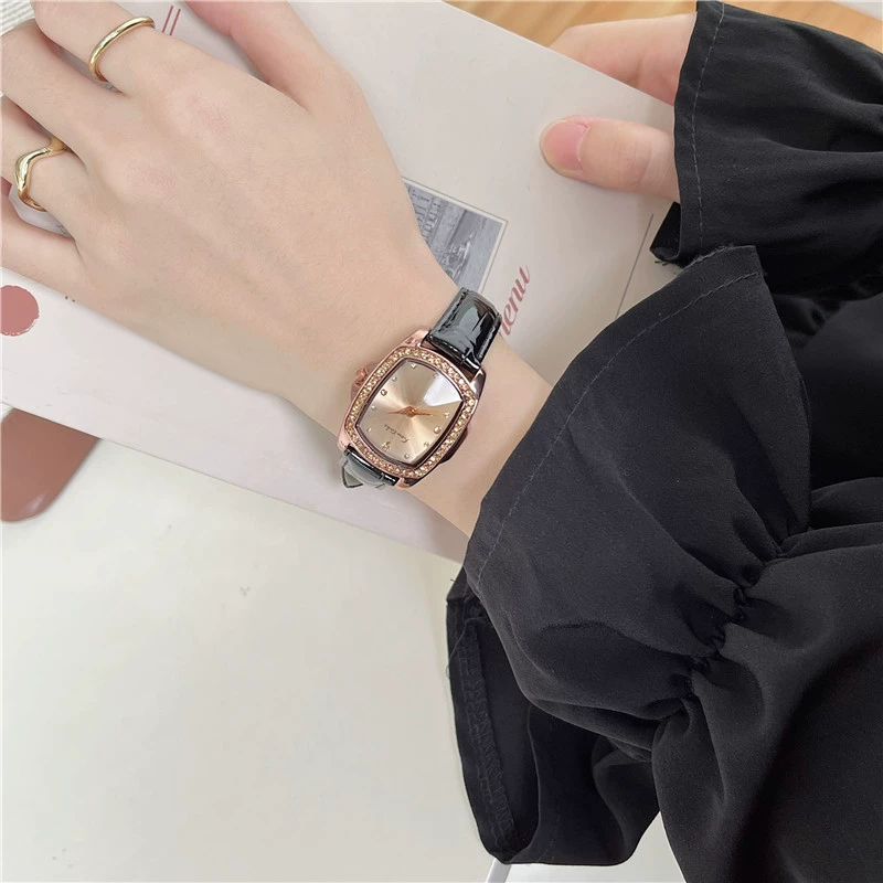 Square women's watch, quartz watches