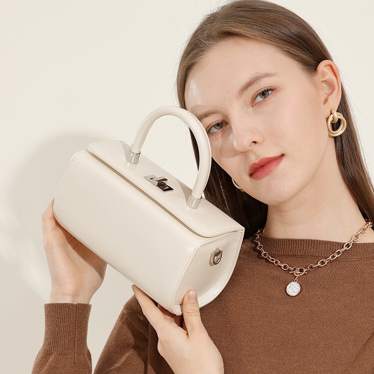 High-End Leather Handbag for Women, 2025 Spring/Summer Fashion, Simple Shoulder/Crossbody Doctor Box Bag