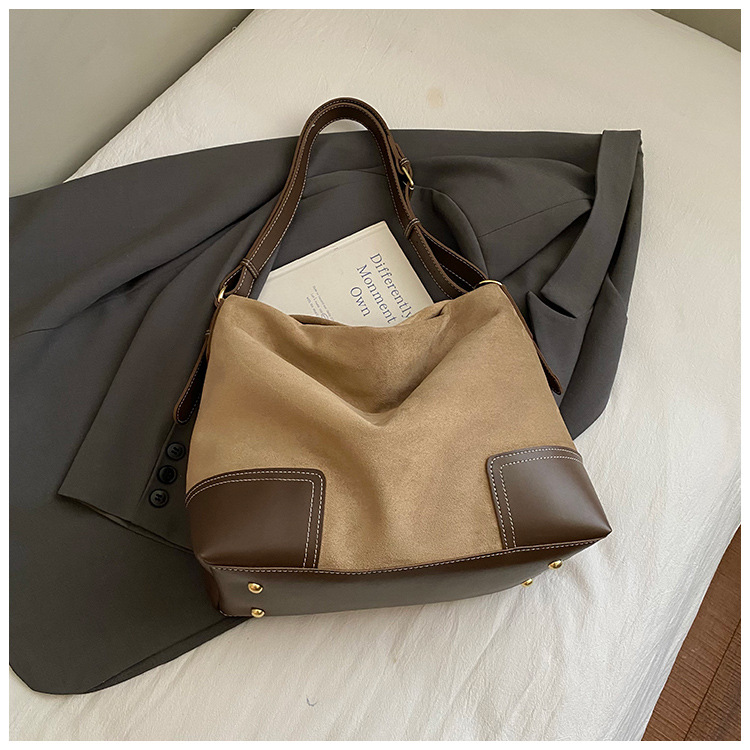 Bolso para mujeres 2025 nueva bolsa de gran capacidad transfronteriza de moda retro de moda de camisa de viaje mochila de hombro