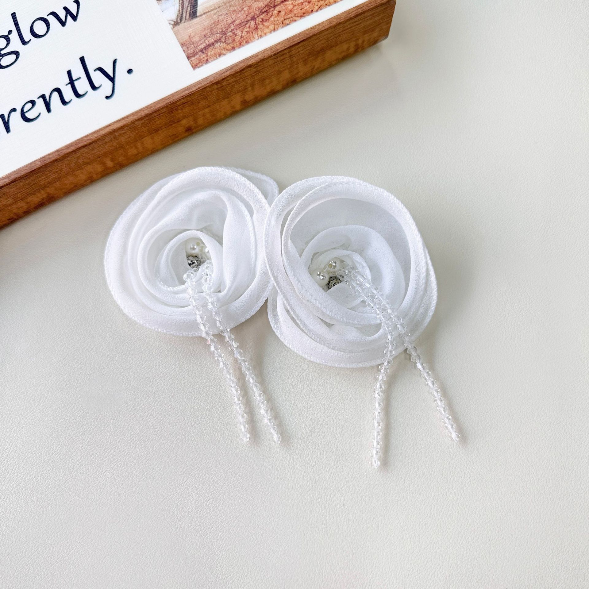 15cm en stock mariposa de nieve flor fringe colgante DIY tocado agarrar clip pecho flor maleta zapatos sombreros accesorios de ropa