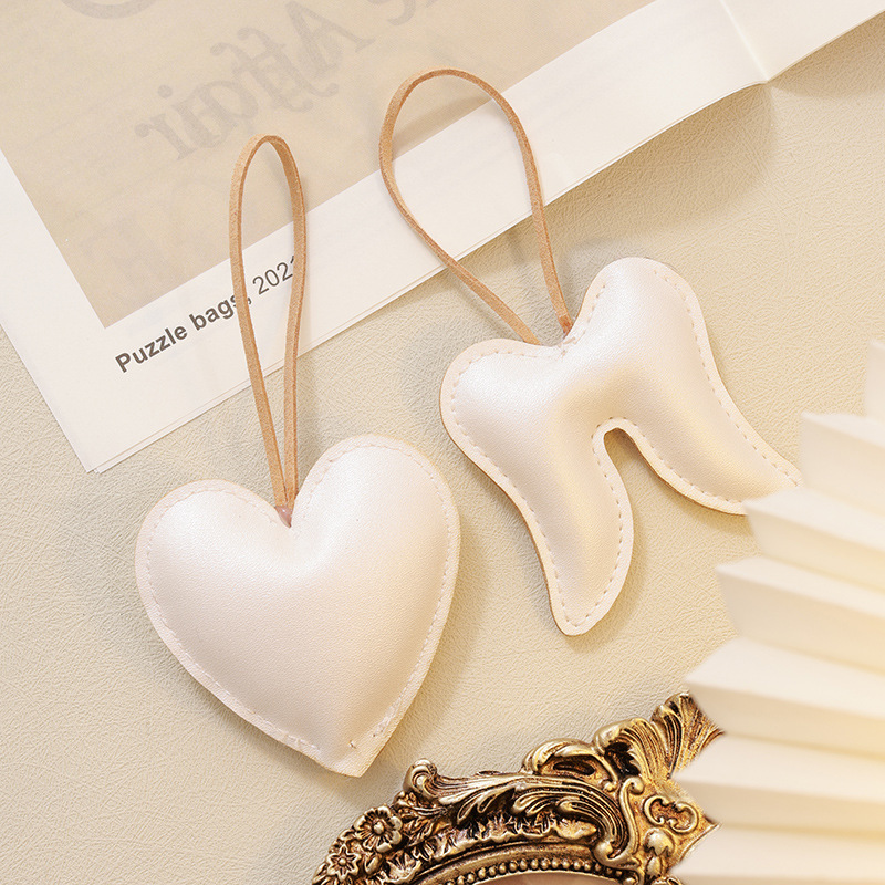 Colgante de árbol de Navidad de madera coreana colgante de cuero rosa blanco DIY material accesorios de paquete decoración de Navidad