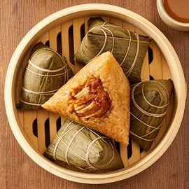 混合坚果;月饼;传统糕点